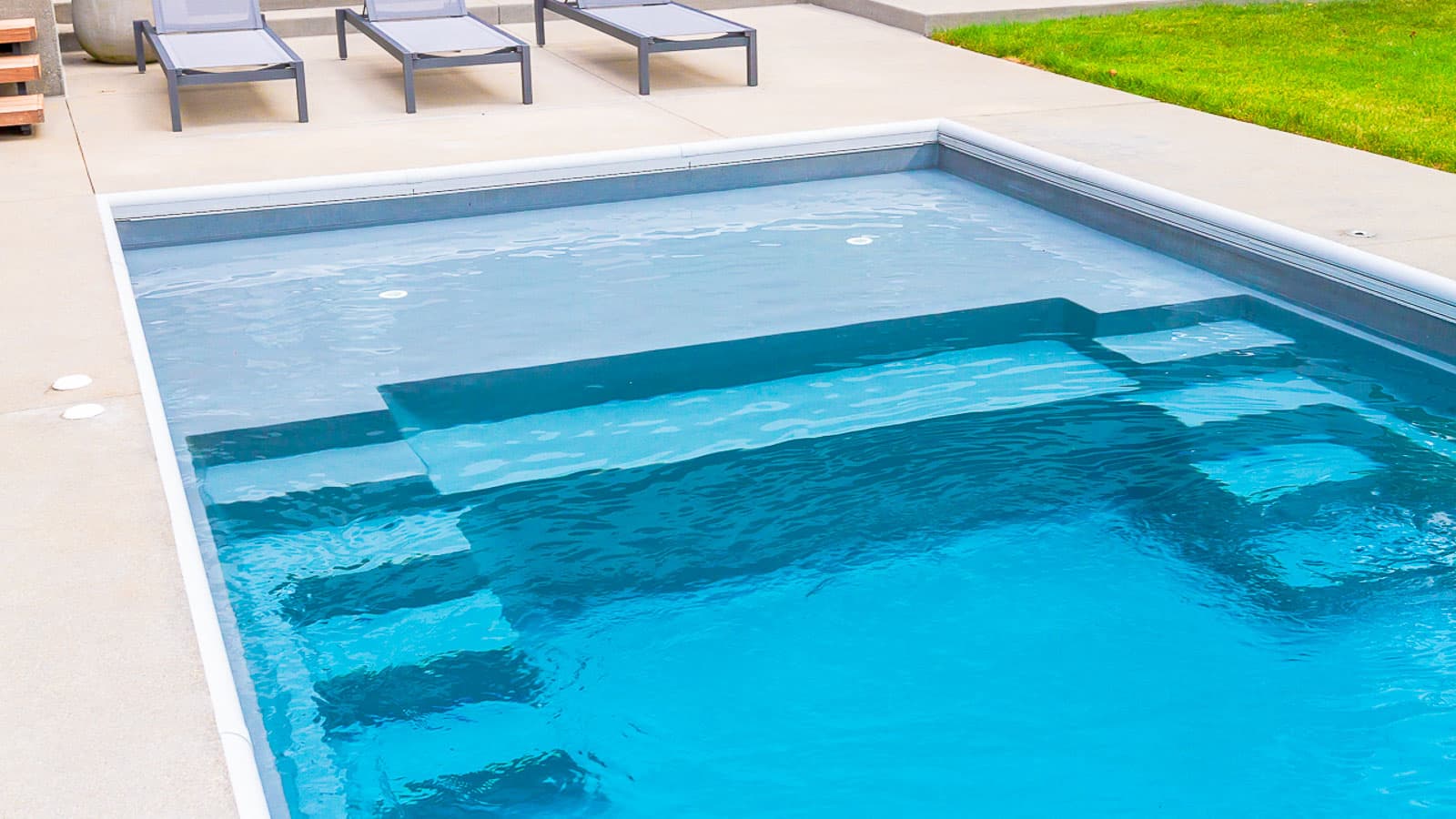 ImaginePools_FreedomSplashPad_31_IceSilver_US_2019-1-1 AquaVista Pool and Spa: premium pools in North Carolina